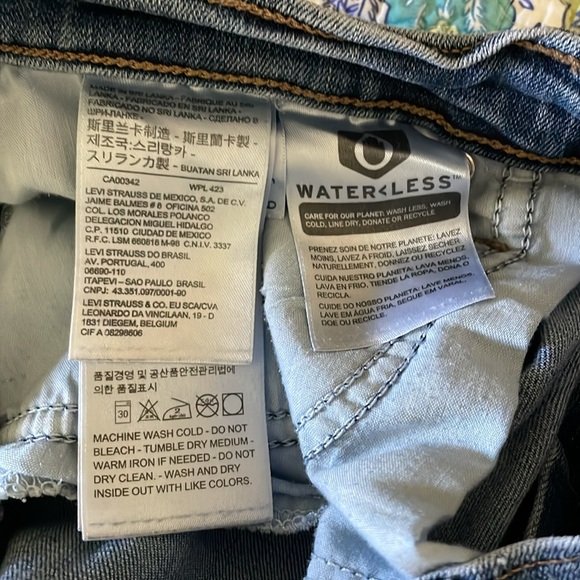 Bundle of two size 16 pants. Levi jeans and Style & Co shorts - Picture 3 of 9